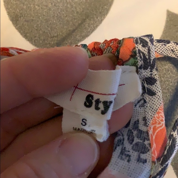 🌸Floral romper🌸 - Picture 3 of 5